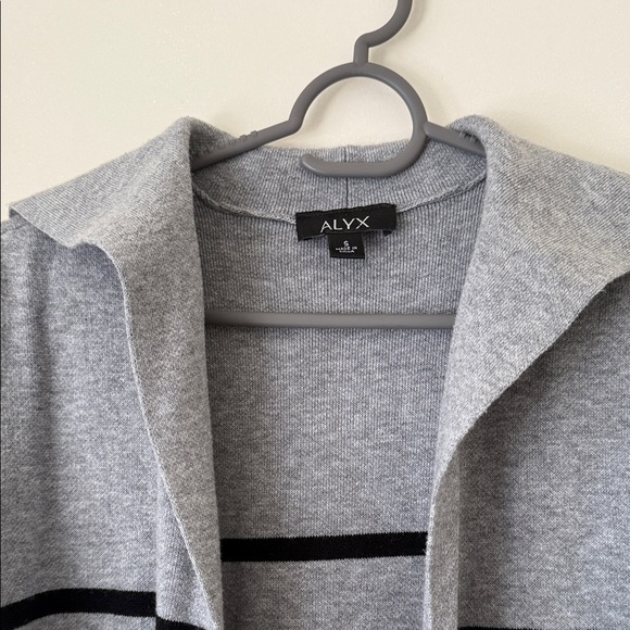 Stylish Gray and Beige‎ Cardigan with Black Accents - Picture 2 of 4